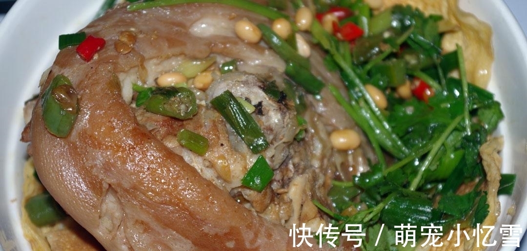 桌菜|招待老家出来的小伙伴，准备了一大桌菜，没想到肉菜没人吃，青菜却被吃了两盘