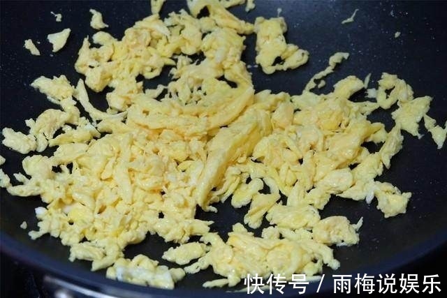 起阳草|韭菜鸡蛋馅饺子，关键在馅，有了这两样法宝，饺子不出水味更鲜