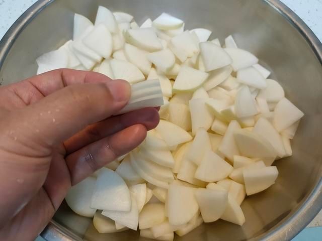 酱萝卜|酒店里不外传的秘制酱萝卜，泡半天就能吃，酸甜微辣嘎嘣脆