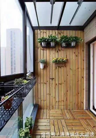 瓷砖|越来越多人家里阳台不铺瓷砖了，如今都流行用防腐木来替代