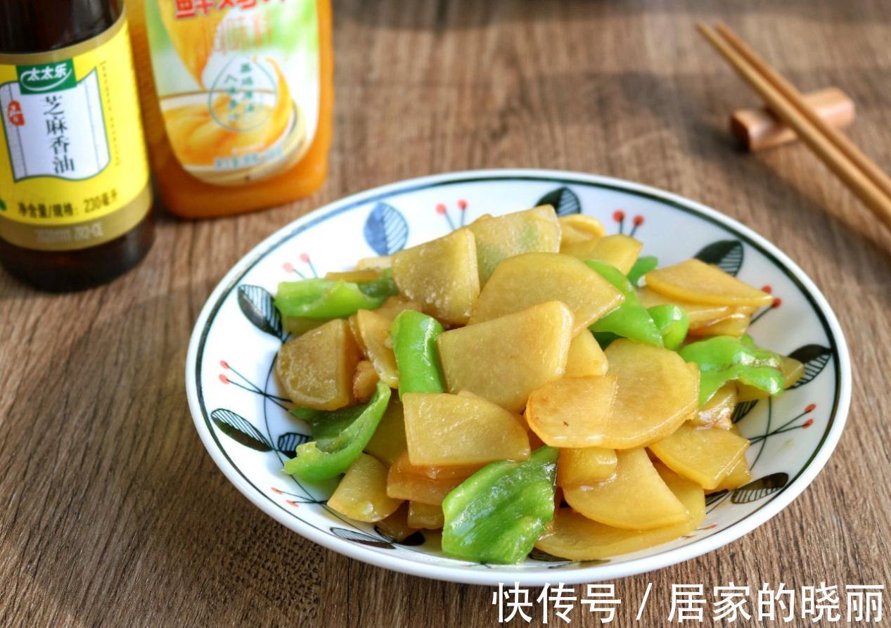 比肉都好吃的青椒炒土豆片,简单易上手,百吃不厌
