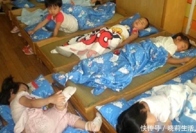 孩子|私立幼儿园午睡实拍图，看完后，家长给孩子买衣服还只图好看吗？