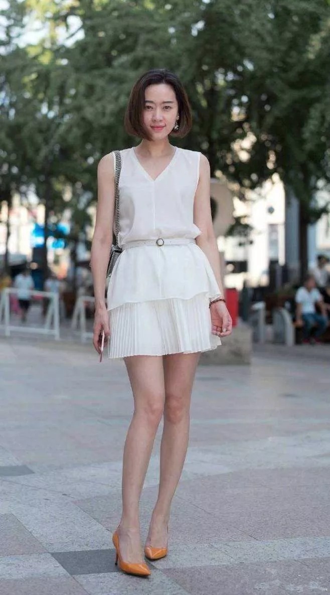 女性|街拍:职场女性搭配高跟鞋,气场时尚更有魅力