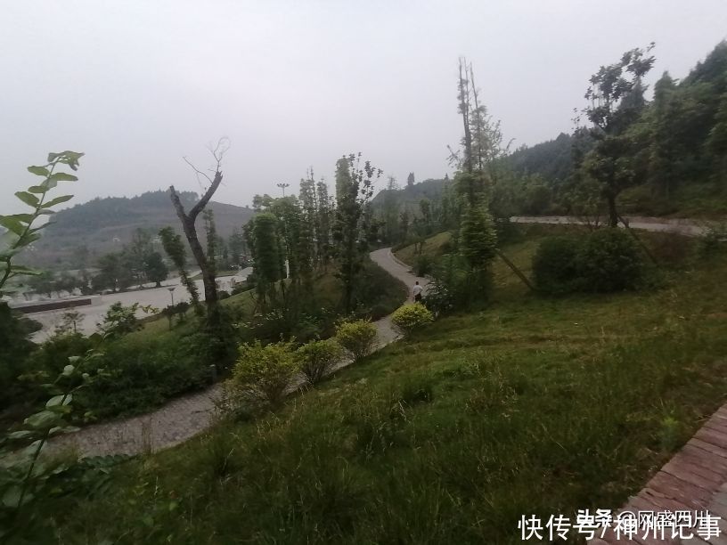 蓬安|逛游百牛赞歌广场，这里风景独好