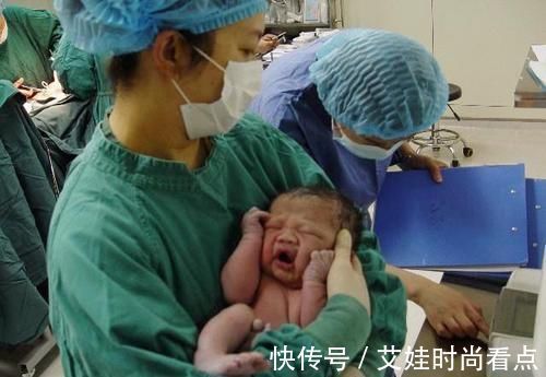 颜值|十月怀胎,孕妇产下“雪人”宝宝,宝爸都被宝宝外貌吓到了