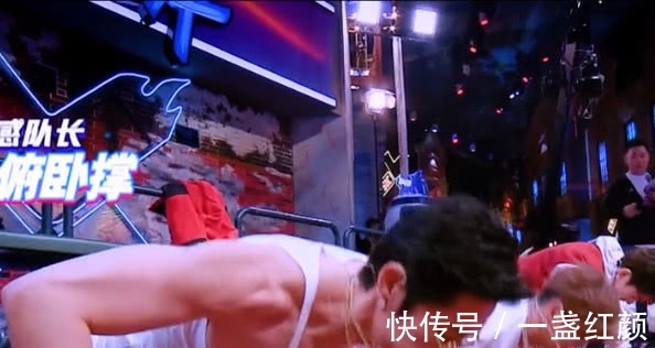 俯卧撑|有种“A”叫做千玺做俯卧撑，看到他趴下去那刻，粉丝疯狂截屏