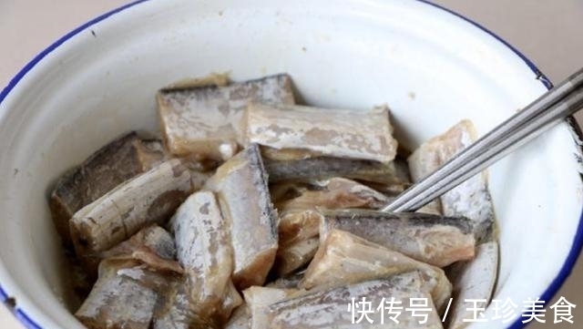 煎带鱼关键在哪里?2处把控好,不破皮又香脆