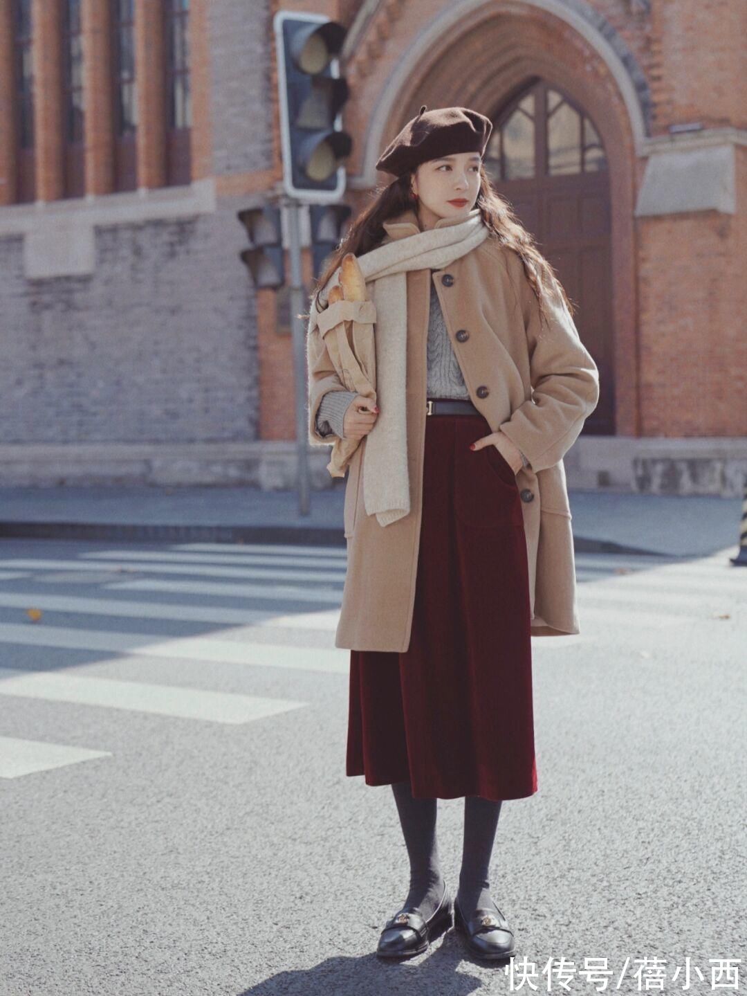 高领 驼色大衣才是当季最in,给你选了4款好看的版型,这么搭简约高级