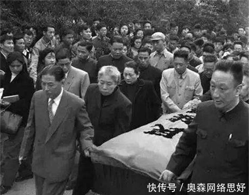 吴朗西@鲁迅先生离世后,扶灵抬棺的16个人都有谁?来头一个比一个大