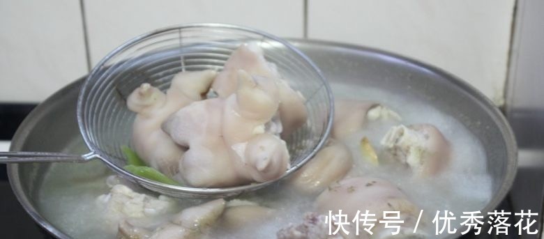 猪手|黄豆炖猪手,满满的胶原蛋白,鲜嫩软烂,吃着太过瘾了!