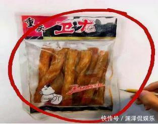 美术生“有多狠”,画辣条,画肘子,最后这个你能找出茬吗?