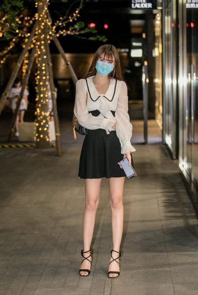 经典的“黑白配”总是穿出路人感学街头达人的穿搭,时髦洋气