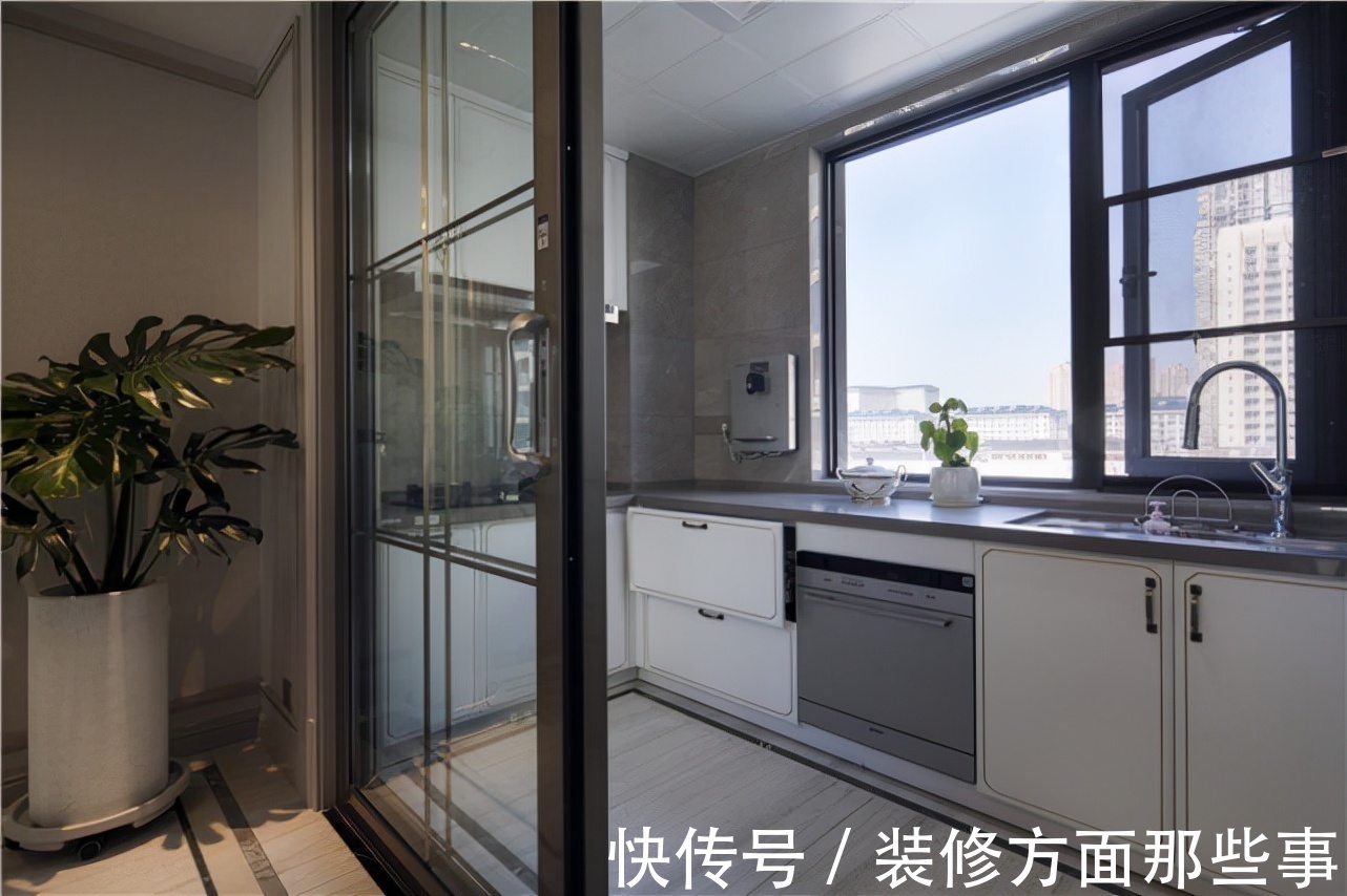 线条处|160平轻奢风四居室，细线条处突出细节，简单而有层次感