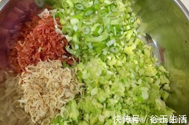 鸡精|怎么调饺子馅不干巴，还能鲜美嫩滑大厨教你一招，就是这么简单