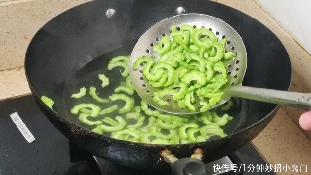 高手|吃了半辈子苦瓜，第一次见这种做法，真是高手在民间，涨见识了