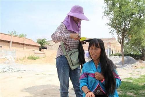 农村总有收头发的,剪下的头发用来干嘛了?不只是用来做假发!