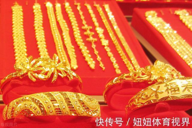 手镯$金店离职员工透露购买首饰:别选择实心手镯,很多人被骗了