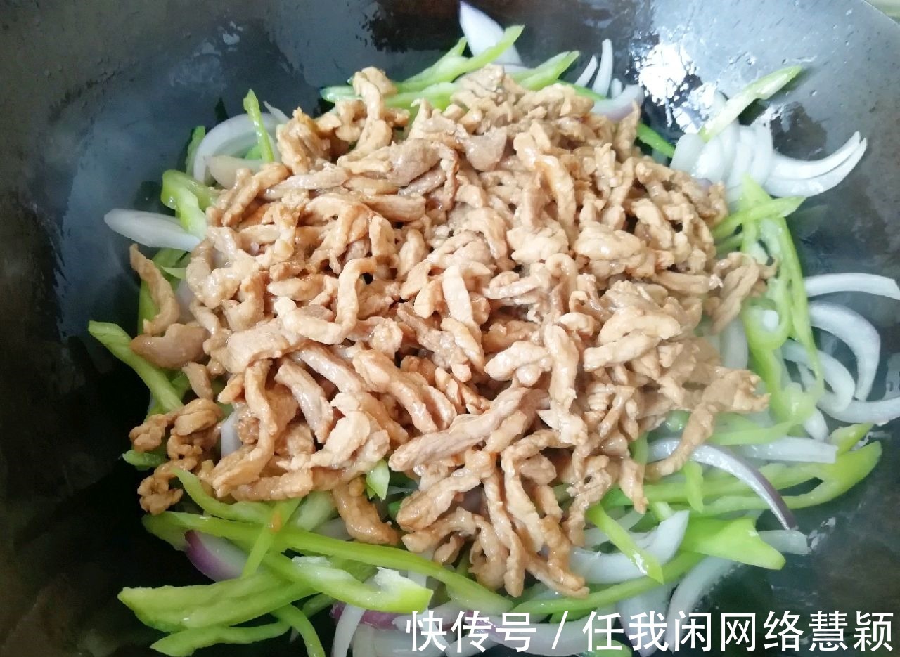 孜然炒肉这样做，满满的烧烤味，焦香脆口，香辣下饭