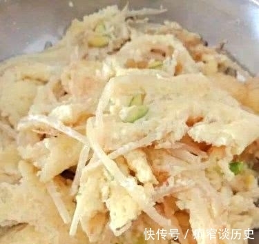 教你一个豆芽的新做法,加它一起炒,嫩滑爽口