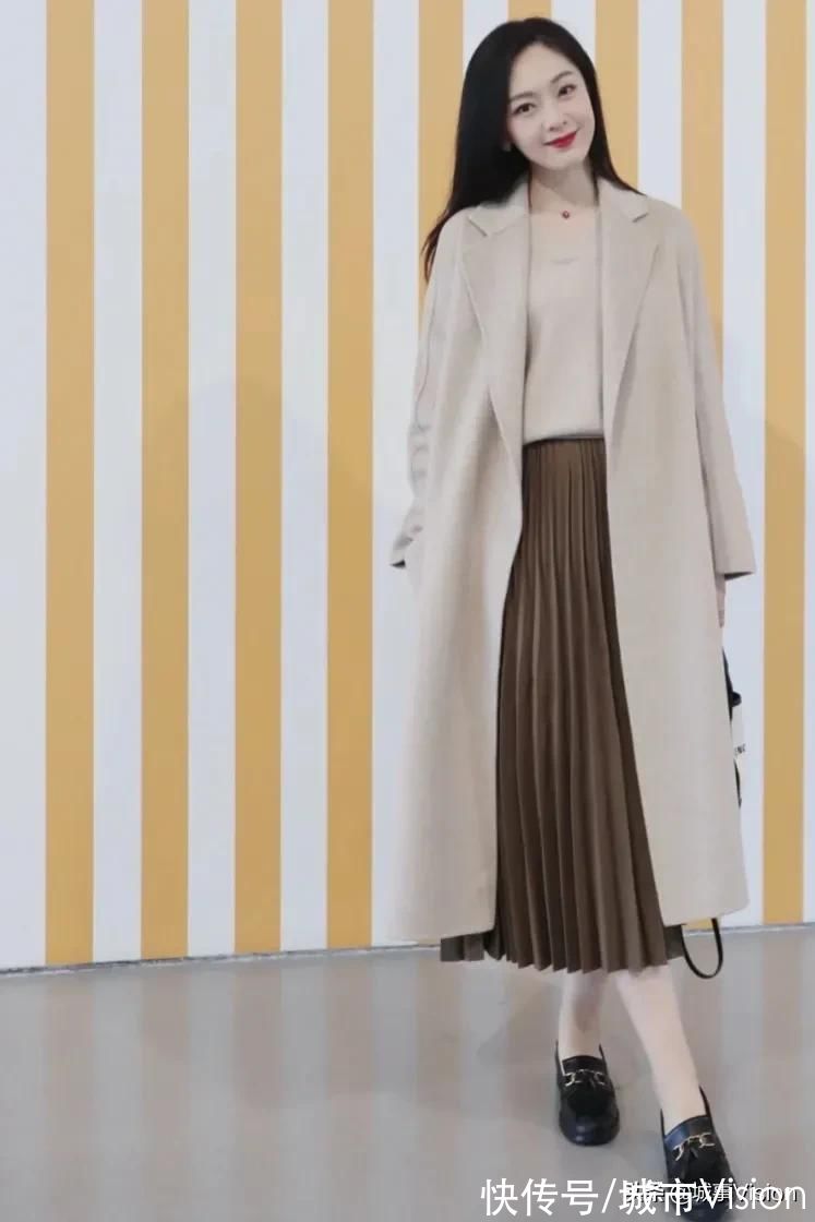 羊绒大衣 今日穿搭，燕麦色羊绒大衣冬季气质爆款