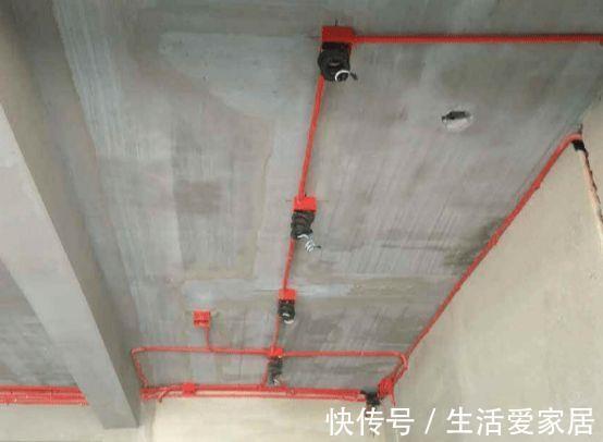 天花板|安装电线需要开槽吗?经验丰富的工人告诉你,这样装效果更佳