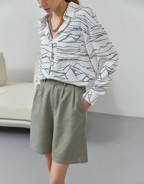 还穿阔腿裤吗？2021流行的裤子是它