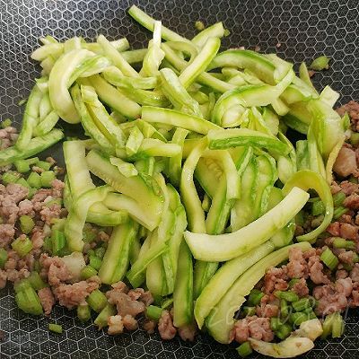 肉酱|香芹肉酱烧瓜条