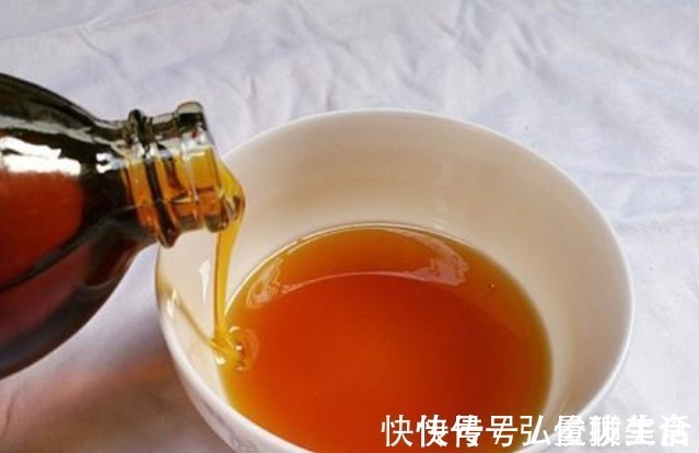 芝麻酱|街头“现榨芝麻油”，又香又便宜，其实机器里有“玄机”，别上当