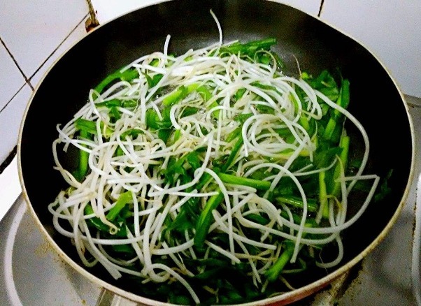 豆芽|怕胖多吃它,一把2块钱,两三天吃一次,清肠刮油,肚子没赘肉