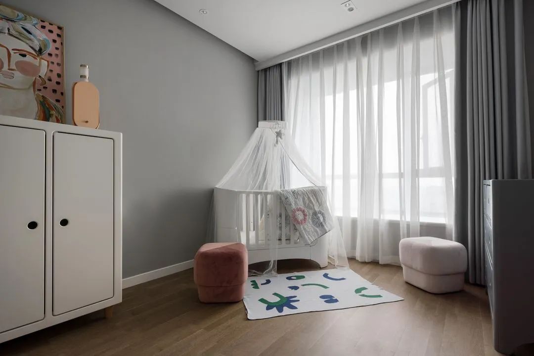 装饰画|130㎡现代极简，朴素的空间设计，也让生活简约温馨舒适