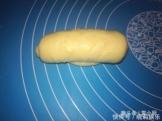 现在无需去面包店,在家轻松7步做出最好吃的葱油火腿包!