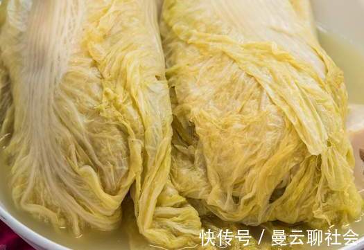 冬天|腌酸菜不要只知道加盐，牢记3个关键，酸菜又酸又脆不腐烂