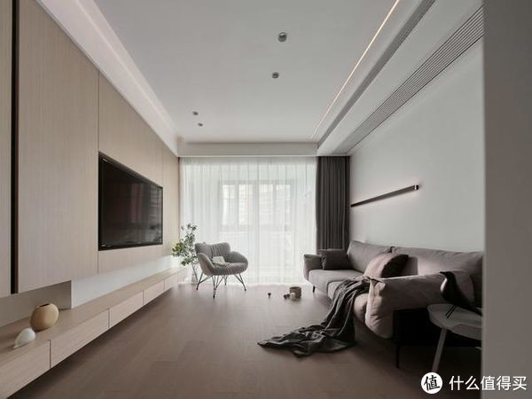 背景墙|南京夫妻129㎡的家，坚持全屋打满柜子，效果不是一般的大气实用