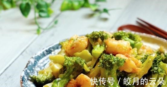 玉米淀粉|在家做蒜蓉虾仁西兰花，蒜香浓郁，可口清爽！