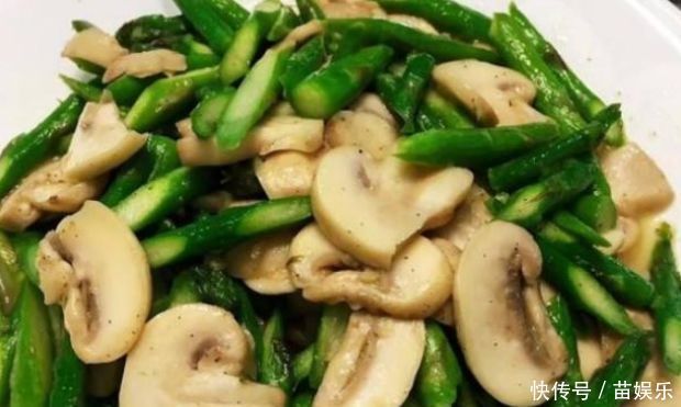 简单家常菜蜜汁豆干,茄汁排骨,凉拌西瓜皮,法式口蘑芦笋