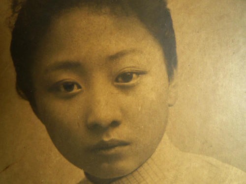 抛弃|她用尽家产扶持丈夫，成功后却惨遭抛弃，不哭不闹，活到104岁