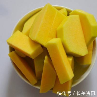 冬天最馋的就是这道南瓜饼,香甜糯口回味无穷,隔壁小孩都馋哭了