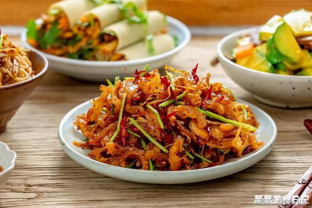 上过春晚的家常菜，10元一大盘，干香酥韧真上头