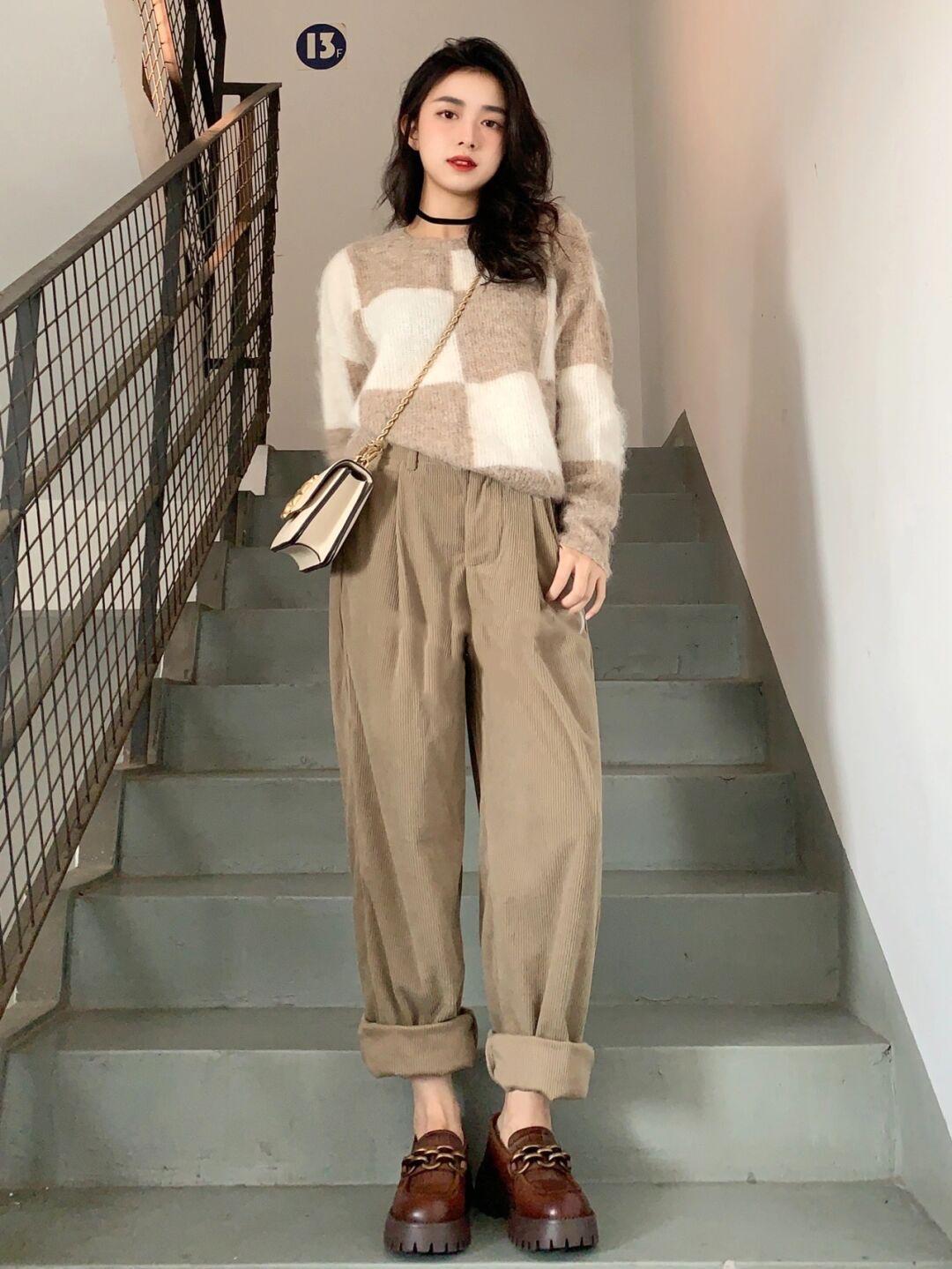 包容性|今年“棋盘格”针织衫又火了,掌握这几个小窍门,轻松穿出时髦范