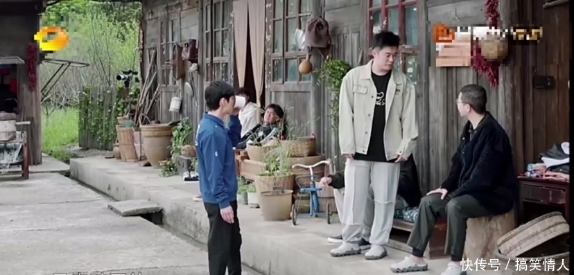 何炅 《向往》李诞陈赫抱怨干活累,何炅反驳:张子枫都搬得动