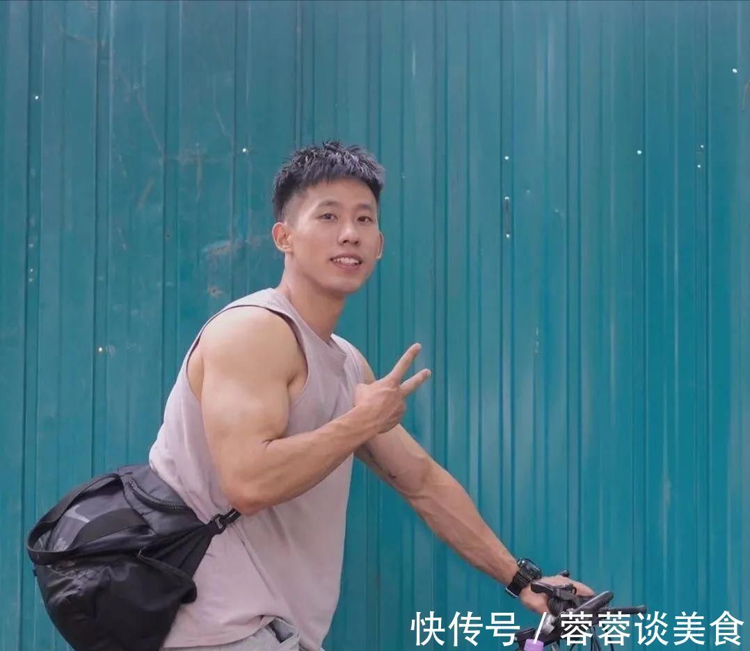 髋关节|型男医生的鲨鱼线六块腹肌引发舔屏，网友看后直呼我可以