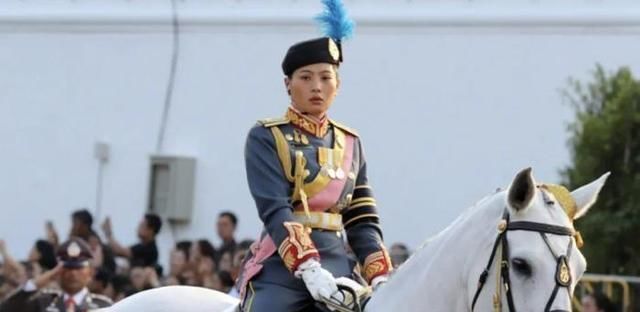 时尚|思蕊梵是时尚圈的一朵奇葩，若不是有公主的光环，很难出头