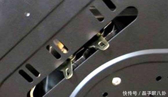 燃气灶下面2个铁片没事别乱动!听厂家一解释,才知用处这么大