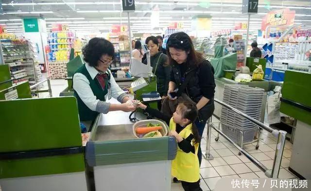 报警器|“你家娃偷拿东西，不信就搜身”，妈妈一句话，工作人员即刻放行