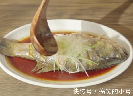 做清蒸鲈鱼，最忌加盐和料酒！掌握3要点，鱼鲜嫩无腥味，超好吃