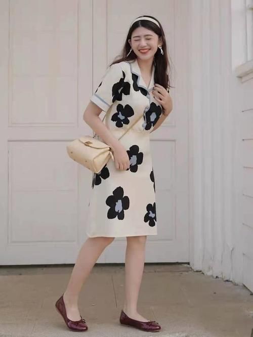 基础款的裙子，甜美的颜色，整体款式会让人很心水！