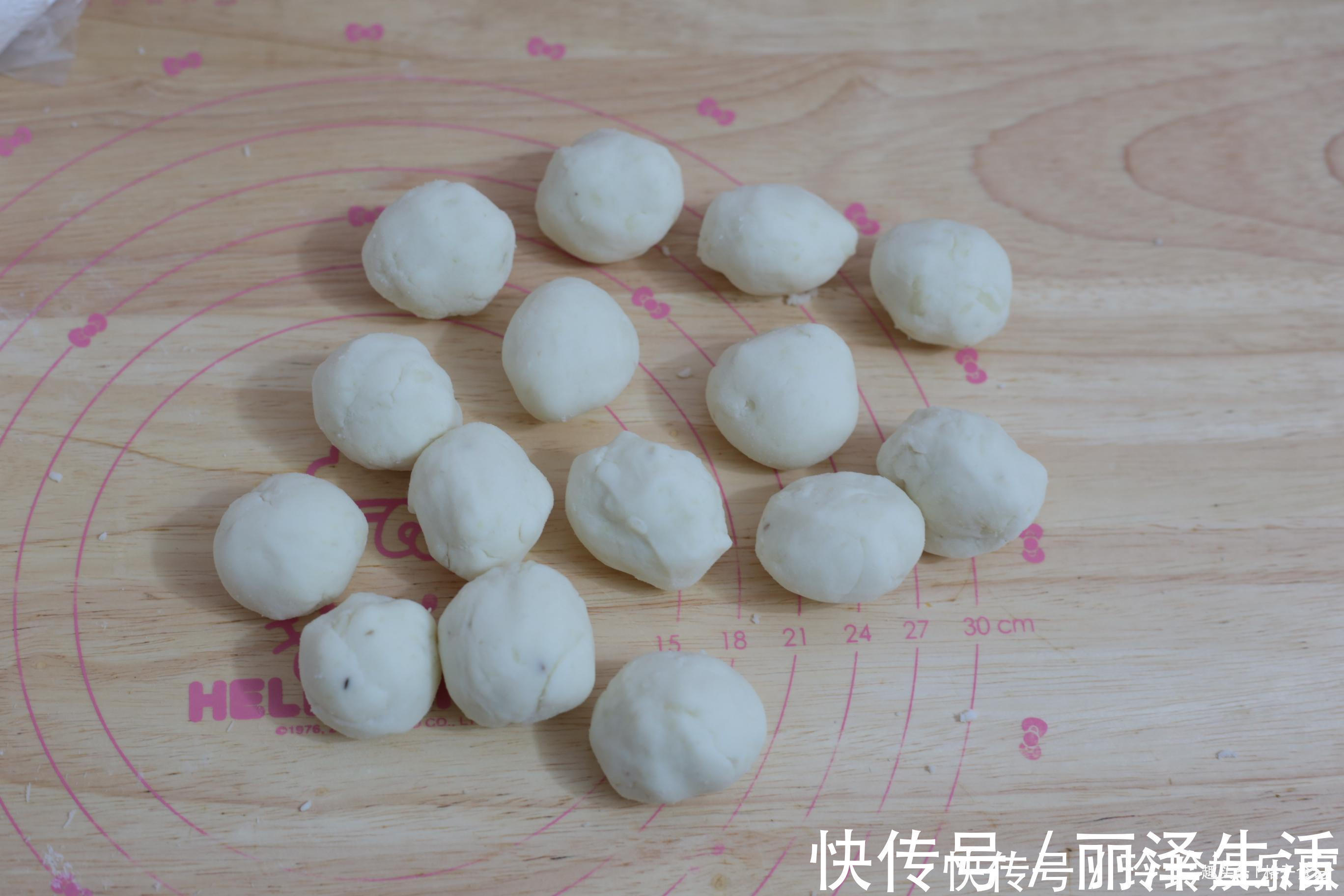 过年小吃最爱此道黄金卷,金黄酥脆还会拉丝,老少都爱吃,特香