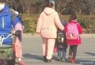 资深幼师孩子放学后谁来接，能反映出“家庭问题”，掩饰不住