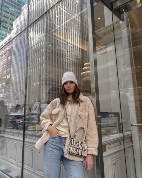 简单的色系更能营造高级感，不妨试试这几种极简配色，显贵有气质