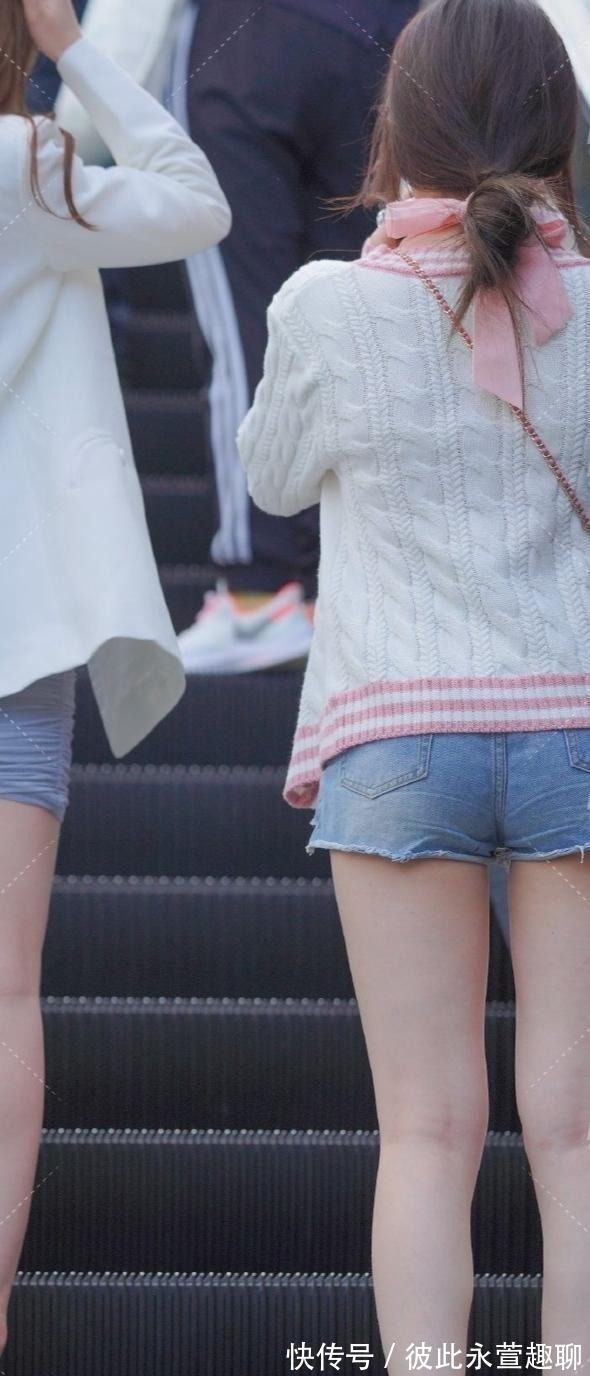 小姐姐|灰色条纹长裙,营造慵懒随意风,风格还是挺养眼的